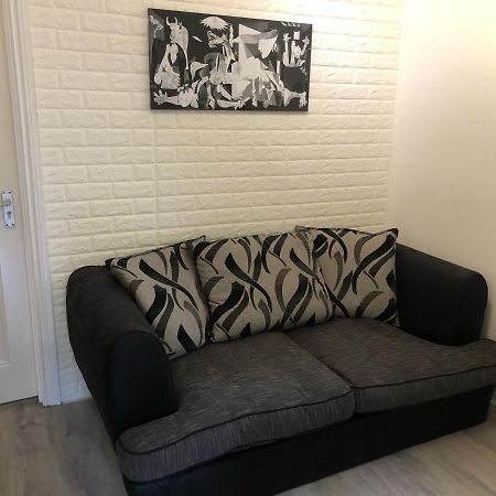 לונדון Double Room With Private Bathroom In A 2-Bedrooms House מראה חיצוני תמונה
