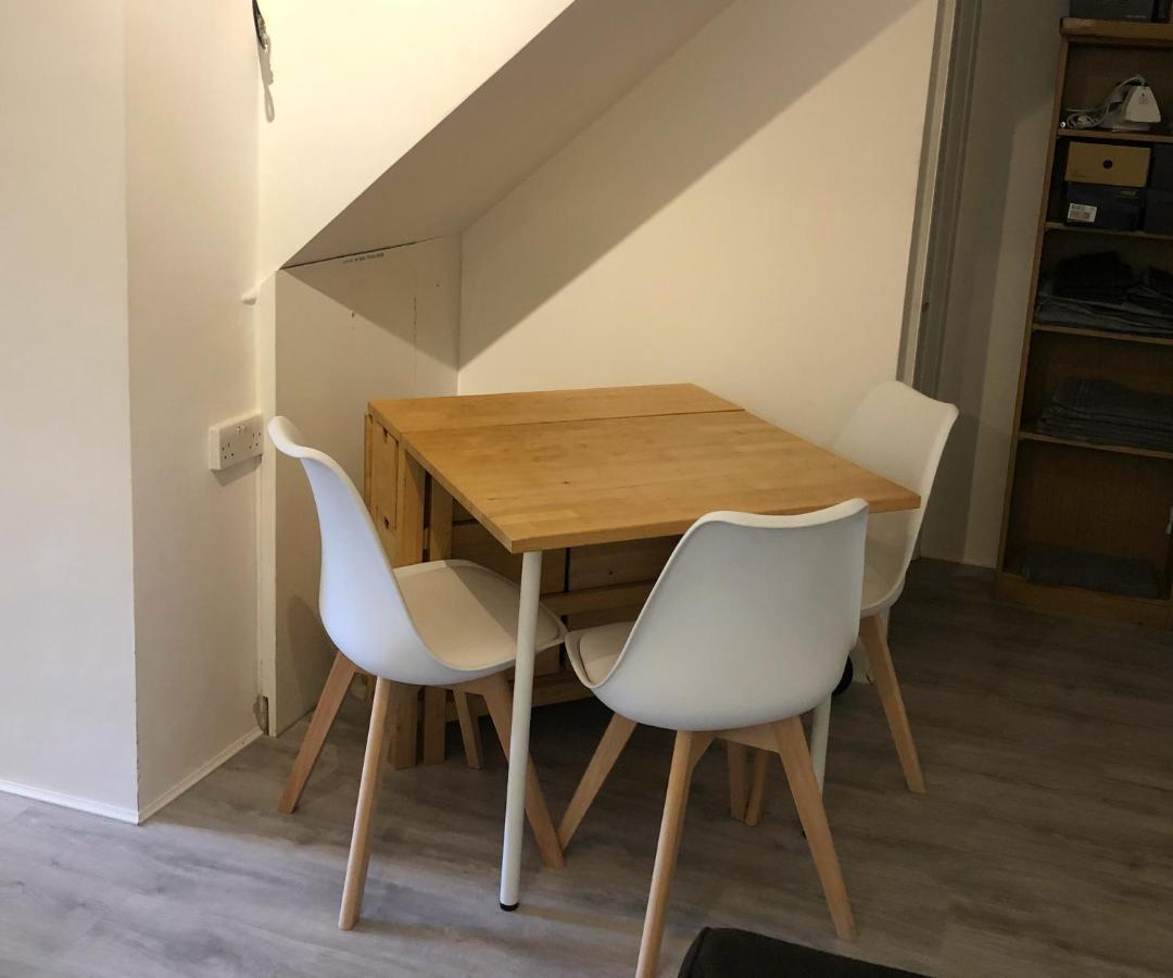 לונדון Double Room With Private Bathroom In A 2-Bedrooms House מראה חיצוני תמונה